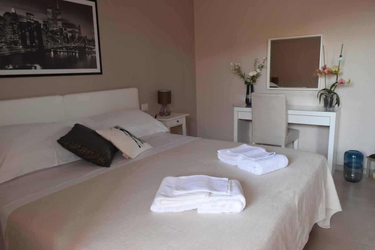 Casa Vacanze Lombardo 산타 테레사 디 리바 외부 사진