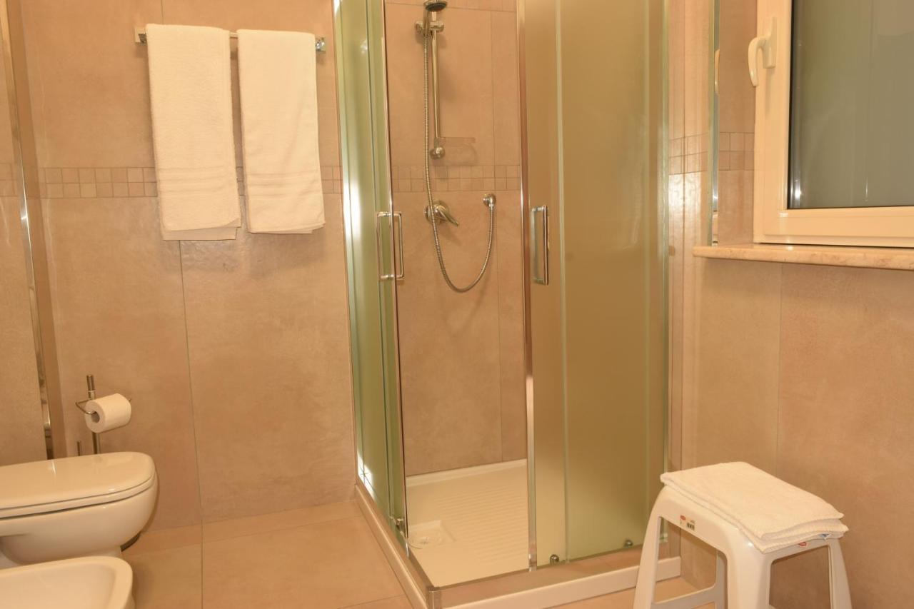 Casa Vacanze Lombardo 산타 테레사 디 리바 외부 사진