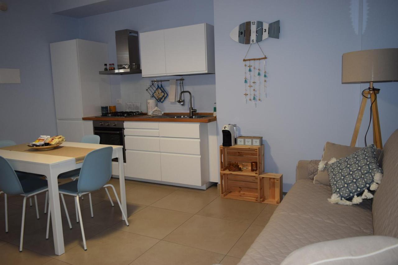 Casa Vacanze Lombardo 산타 테레사 디 리바 외부 사진