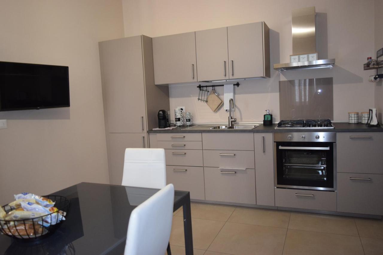 Casa Vacanze Lombardo 산타 테레사 디 리바 외부 사진