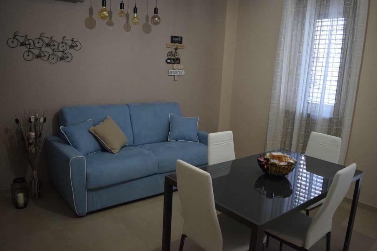 Casa Vacanze Lombardo 산타 테레사 디 리바 외부 사진
