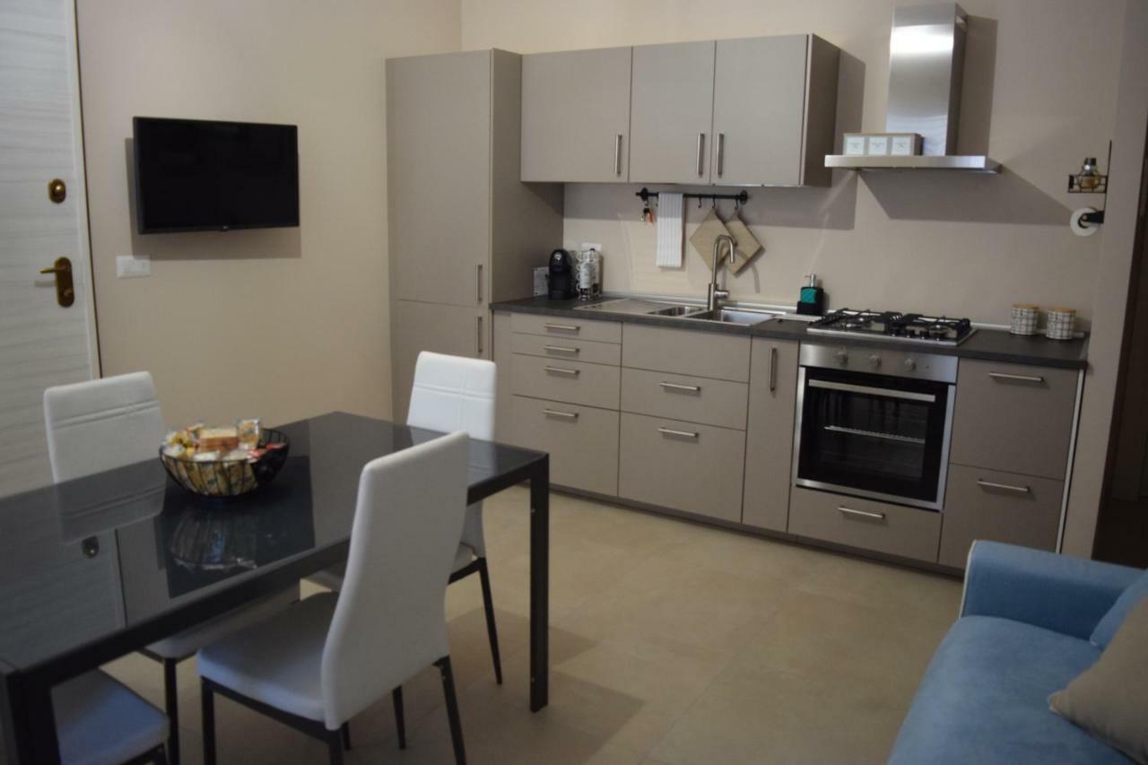 Casa Vacanze Lombardo 산타 테레사 디 리바 외부 사진